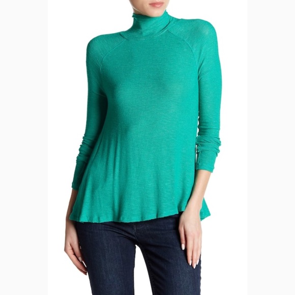 Free People Tops - FREE PEOPLE Weekend Layer Top. Medium.